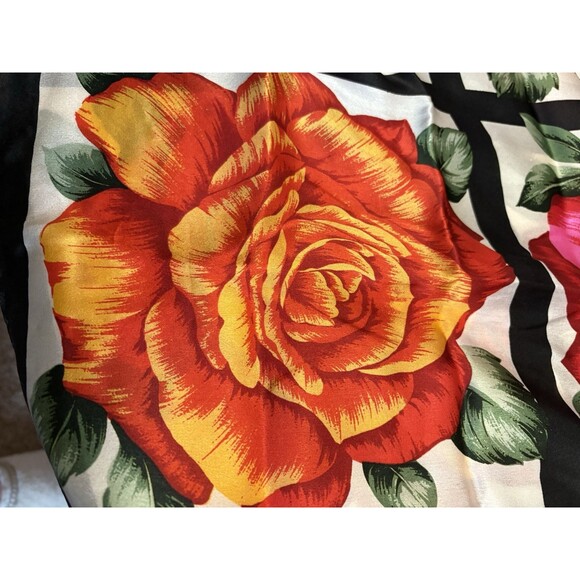 Bill Blass Gorgeous Bright Bold Colorful Roses Hand Rolled Edges 33" x 33" sq - Picture 4 of 5